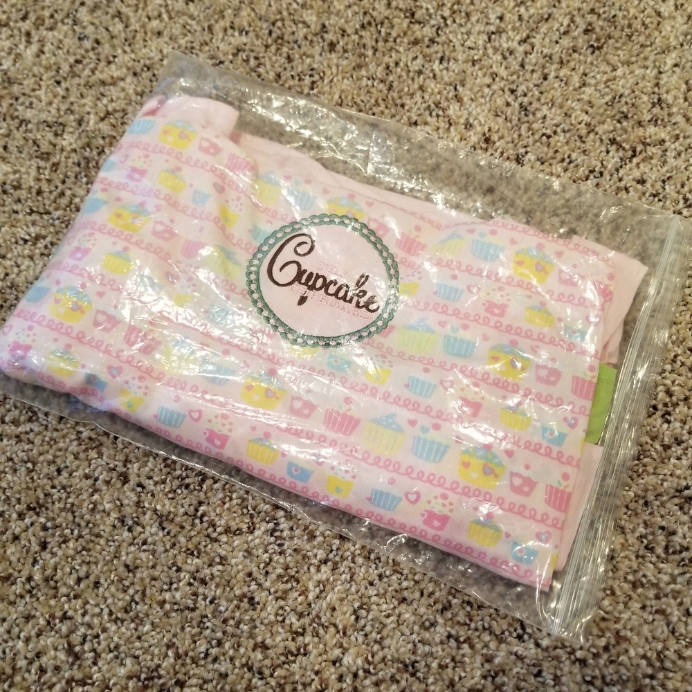 SOLD! Cupcake Cupboard ruffle pocket tie apron - Picture 4 of 15